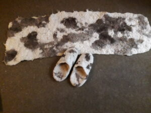 Saskia villast vilditud vaip ja susssid(viltinud Ene Tornberg)